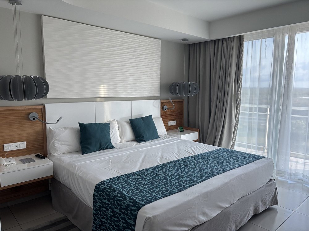  تور Grand Aston Varadero