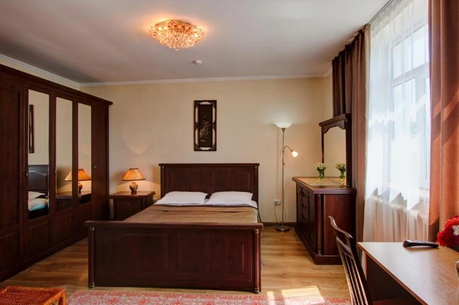 Green Yard Hotel Karakol
