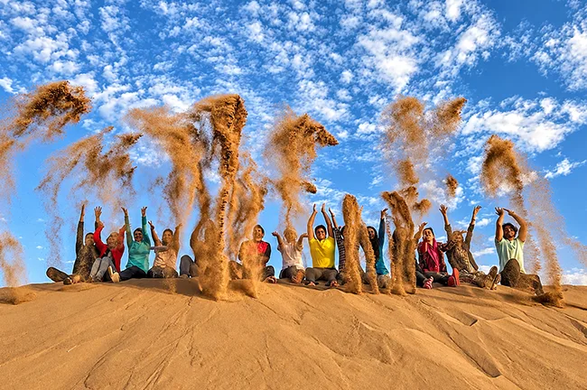 تور قلعه بالا و کویر رضا آباد