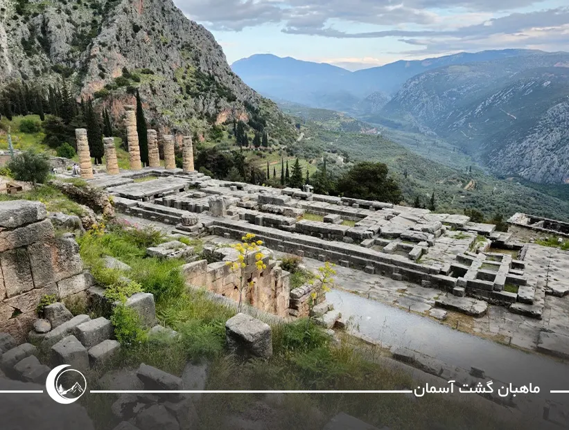 دلفی و معبد آپولو (Delphi & Temple of Apollo) دلفی و معبد آپولو (Delphi & Temple of Apollo)