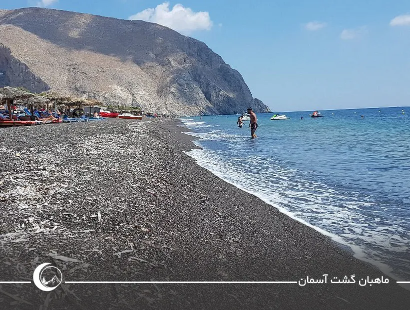ساحل پریسا (Perissa Beach)
